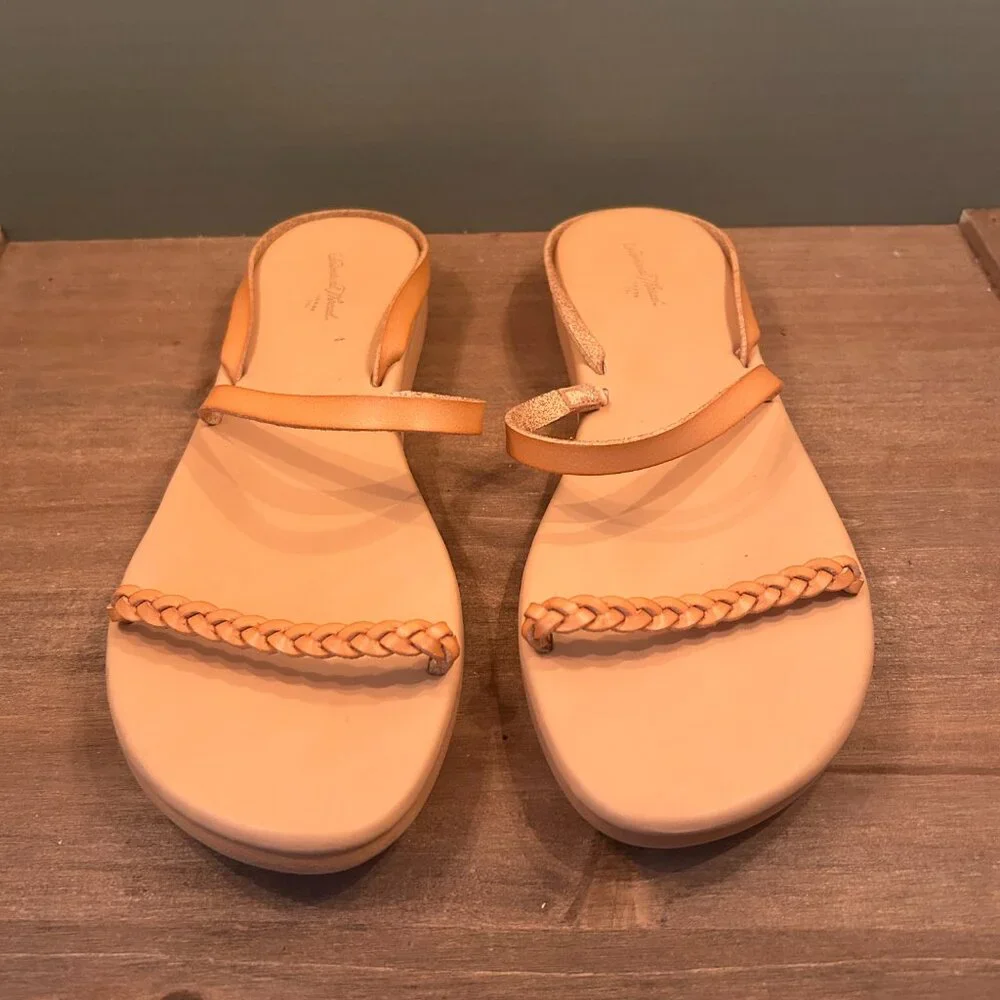 Universal Thread Womens Brown Slip On Sandals Size 8